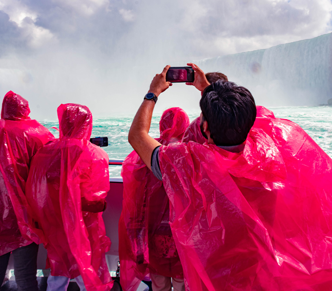 view Niagara Falls from boat