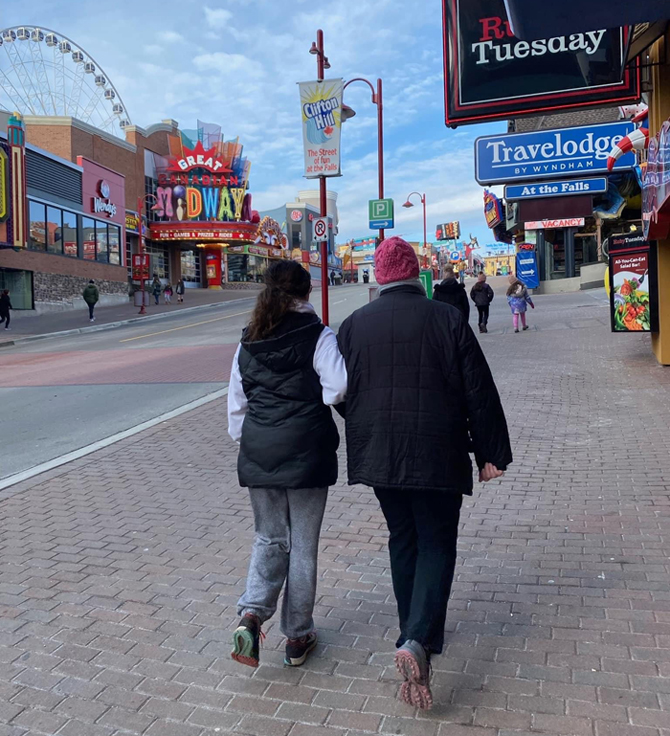 Niagara Falls walking tour of Clifton Hill